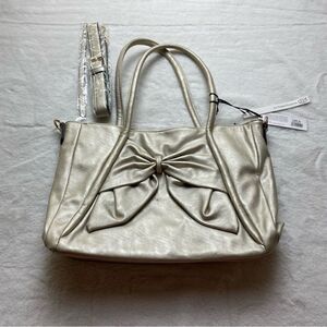 La Terre New With Tags Metallic Pale Gold Purse